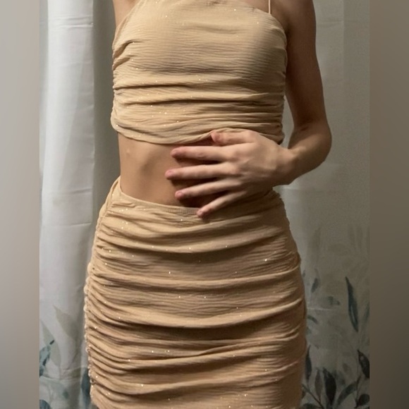 Two piece crop top/ Mini skirt - Picture 3 of 6